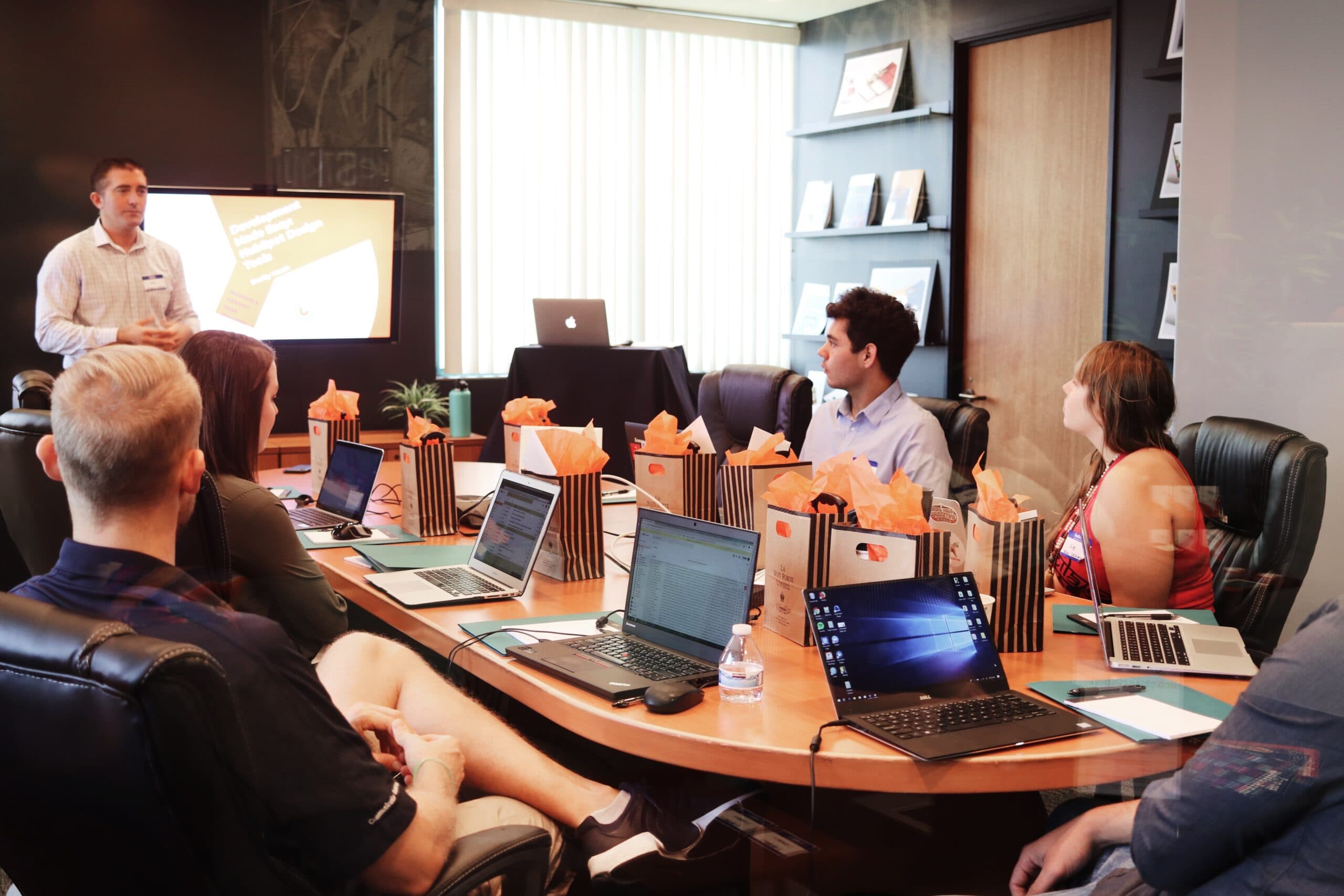 Maximizing Workspace Efficiency: The Intersection of Time Tracking and Workspace Management